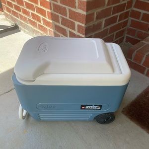 Coleman Portable Cooler with Wheels Extreme/ Cold